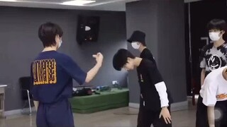 丁程鑫，舞蹈片段