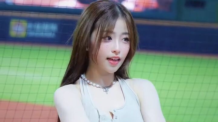 Elegance Never Goes Out of Style #dragons #dragonbeauties #baseball #ch