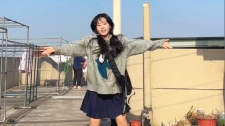 I'm so sorry for being this cute (*´I`*) Let's give house dance a try!