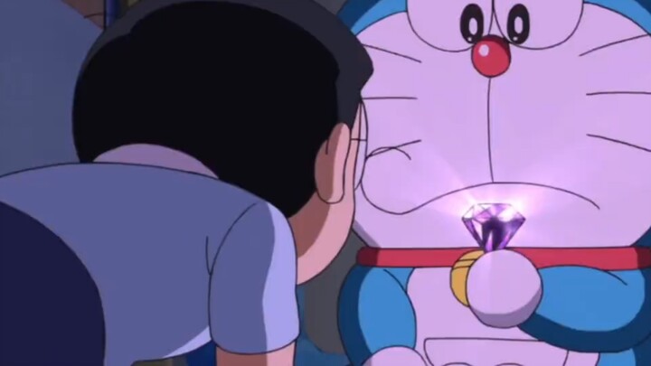 The blue fat man used the doom diamond on Nobita.