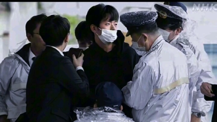 Mr. Kimura, the bomb has a timer. Just like Mr. Tetsuya, let’s grab our submachine guns and charge a