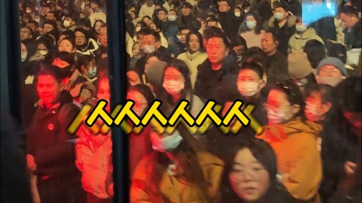 يا جماعة "نيو ما" في جيانغبي، لا يتكلمون، بل يتأخرون باستمرار 😭