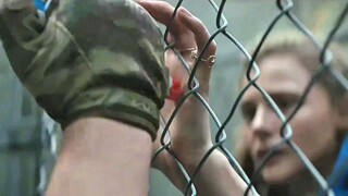 为了确保她的身体不是汽油驱动，士兵用试纸提取女人的血液进行验证