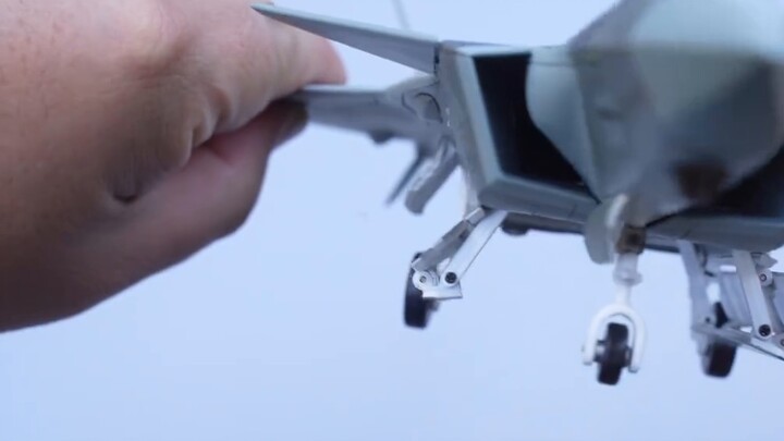 รีวิวแกะกล่องโมเดลเครื่องบินรบสองที่นั่ง AVIC Zhicheng 1/60 J-20S Weilong ที่ทำด้วยโลหะผสม