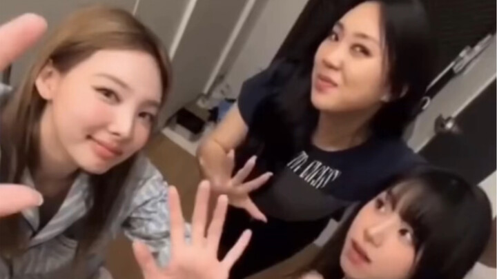 Tantangan "Bicara Itu" Nayeon & Chaeyoung TWICE bersama Lee Youngji