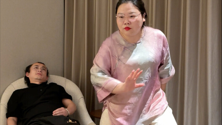 我的老公就是嘴硬，明明就是爱看心里乐开了花！还是我了解他！#跳舞#狐媚子#给老公跳舞