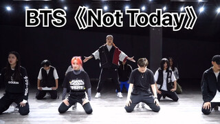 防弹少年团BTS《Not Today》不今宝这几年仍是我心中防弹歌曲中数一数二燃的歌！！跳了一段半条命没了~