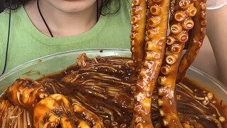 Immersive cheesy mukbang ~ Long-legged octopus + enoki mushrooms