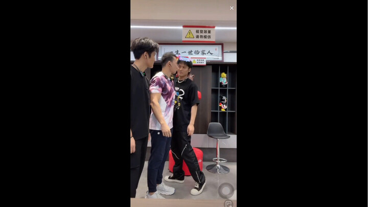 刘耕宏到小杨哥直播间“找事情”