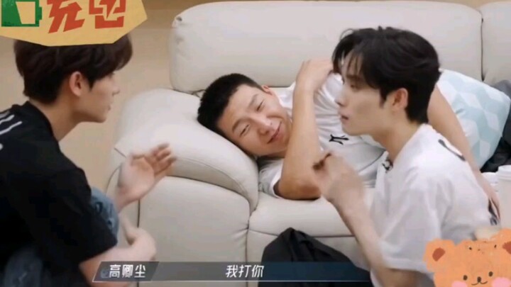 阿如那：弟弟，你们的每句话我好像都能听懂 哥是不是该假装没听懂...