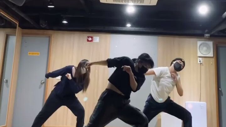 泳知 《Black Eyed Peas》