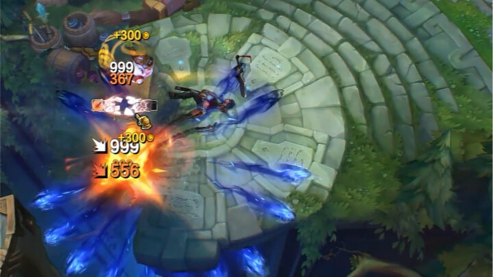 A beauty wipes away the maggots for you~