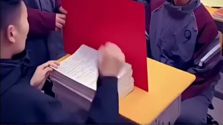 Dulu salah masuk Gerbang Kedelapan Penjara, dunia menjuluki aku Dewa Prediksi.