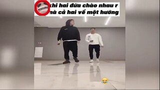 chào nhau mà về chung một hướng #funny