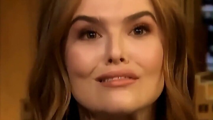 Diễn viên Zoe Kazan biểu diễn tiểu phẩm hài trên chương trình: Bắt chước biểu cảm cứng đờ do “phẫu t