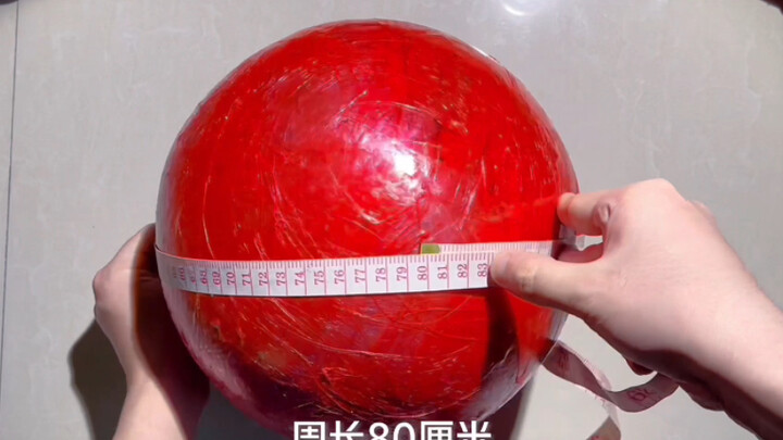 斥资1000制作两个月的80厘米胶带球，只为这两分钟的快乐