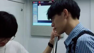 This... the gaze of the little brother in the blue-striped shirt... these two little brothers~ 😏