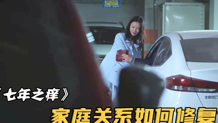 A little girl was using her mother's phone to play games, while her father stood right beside her—an