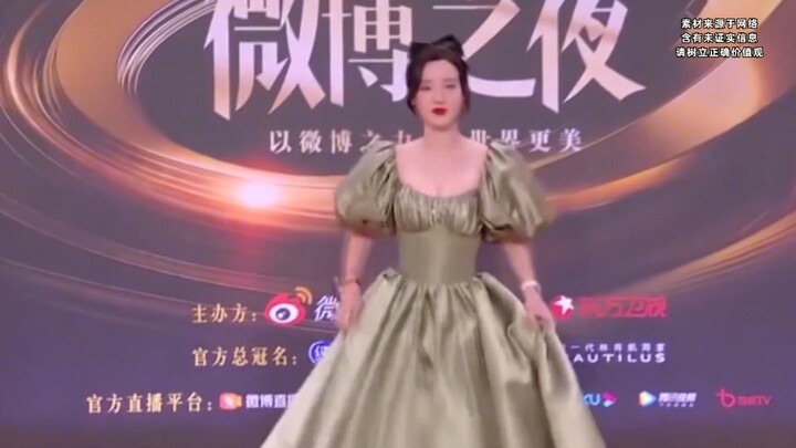 A sudden mishap caught the stars off guard: Wang Yibo lost a shoe, and Dilraba Dilmurat tumbled seve