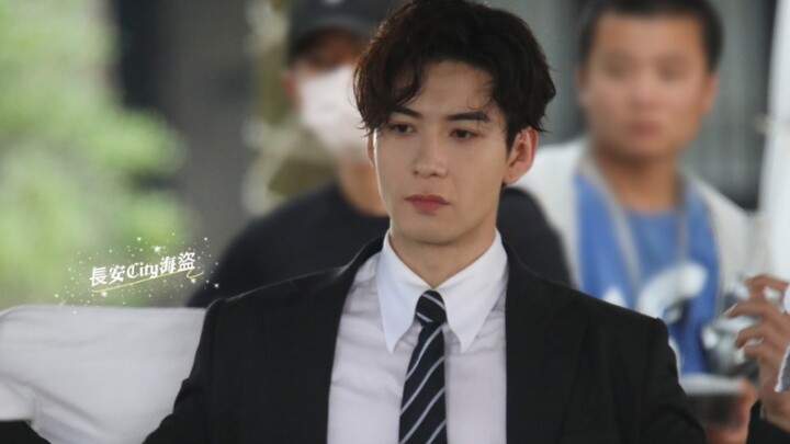 นิยายจิ้นเจียงสะท้อนสู่ชีวิตจริง: ผู้ชายมีสองหน้าเมื่อรักและไม่รัก