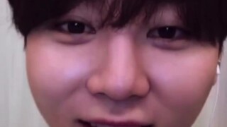 مقاطع الفيديو الشهيرة لتوقيعات المشاهير الكوريين المضحكة