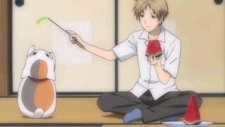 Pada episode dimana Natsume tidak bisa melihat monster itu, Neko-sensei sangat tersentuh saat dia da