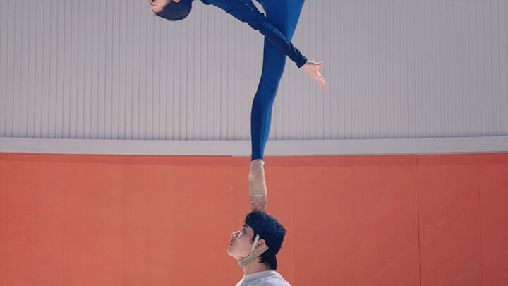 Which set of movements do you like? #Xi'an Warriors Battle Flag Acrobatic Troupe