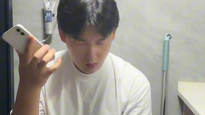 الأخ القوي في مجموعة الطلاب الجدد