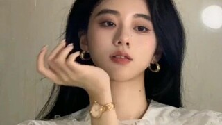 เพื่อนๆ ต่างบอกว่าหน้าตรงของฉันธรรมดา แต่หน้าข้างนั้นสุดยอดเลย