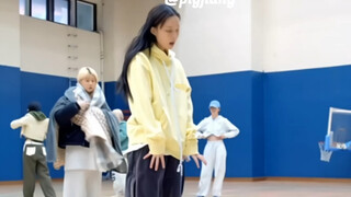 【Kim Min-jeong】Adegan Kak Liu menggoda anjingnya itu lucu banget!