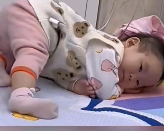Cute kid refuses to go to bed? Here’s a quick trick to handle it!