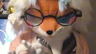 Stamping feet to change outfits—showed off the whole look, but seems like no one's watching (?).