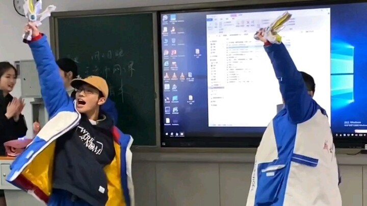 เมื่อคนสองคนแปลงร่างกันในชั้นเรียน