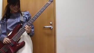 أداء أغنية "Zansho Sanka" لفرقة Aimer على الباس.