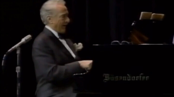 มนุษย์พลิกโน้ต วิกเตอร์ บอร์จ (Victor Borge) เล่นเปียโนถอยหลังฉบับเต็ม