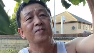 “我爸说他年轻的时候可以把所有姑娘追到手”