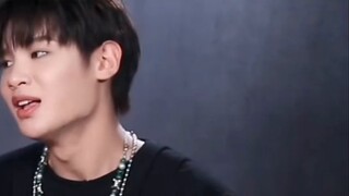 Khi Huang Minghao xem cảnh hôn trong "Bí mật của Canglan", phản ứng của anh ấy dường như đang hành đ