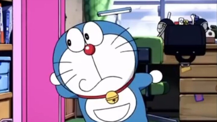 doraemon mendengar sesuatu dari pintu kemana saja