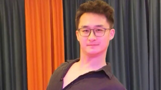 wave是常用的拉丁舞身体动作，今天分享给大家三种不同幅度wave，你想学习吗？评论区留言，点赞能过500我就分享这个动作的分解教学