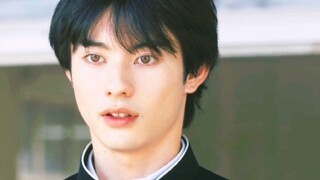 眼明正似琉璃瓶，心荡秋水横波清。