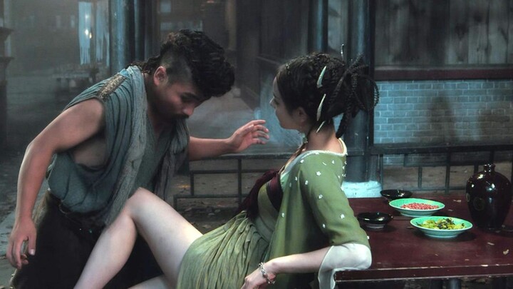 ชายร่างใหญ่บังคับสาวสวยให้ดื่มเหล้า แต่ไม่คาดคิดว่าอีกฝ่ายจะเป็นนักต้มตุ๋นด้านเหล้า จึงตัดสินใจใช้กล