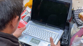 地摊就像人生！你永远都不知道下一步是啥！