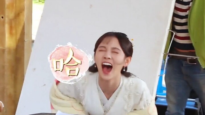 [Ju Jingyi] The "Ju-style" laugh is back! How do female celebrities really laugh?