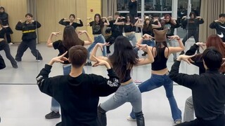See how college students quickly mastered aespa medleys for the year-end stage