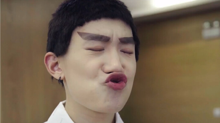 Apakah semua ibu di dunia suka memaksa anaknya minum susu?