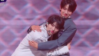 KickFlip+IDID balas menyerang+Lagu Cinta Pertamaku+Boy in Luv Panggung kolaborasi di MAMA Awards 202