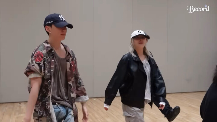 Memanggil adik untuk bersama-sama mengambil foto tantangan yang imut｜Liputan di balik layar tantanga