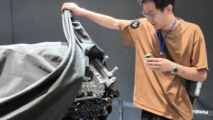 Đường núi hiểm trở như sắt thép, nhưng hôm nay ta lại bước đi từ đầu để vượt qua mọi thử thách. Hôm 