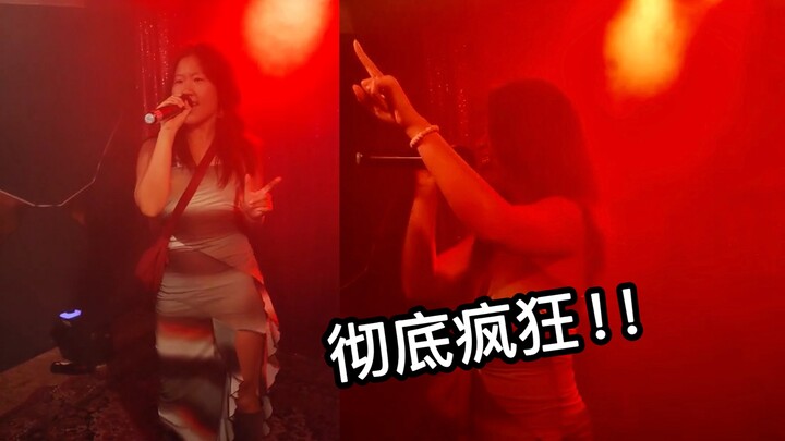 Mahasiswa Tiongkok di klub malam Jerman menyanyikan “Rolling in the Deep” hingga membuat seluruh ora