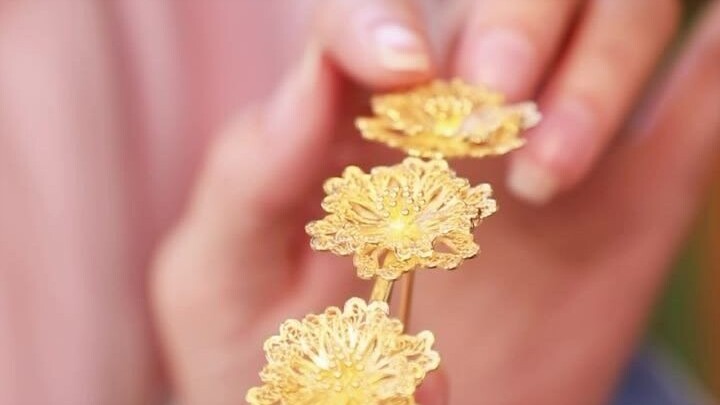 Jepit Rambut yang Kamu Pakai vs Jepit Rambut yang Dipakai “Ratu Jepit”